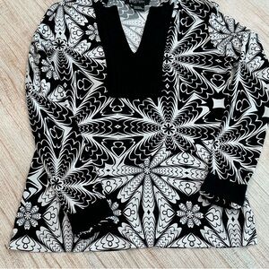 Etcetera Black and White Geometric Flower Patterned Top